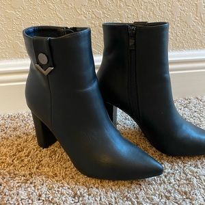 Black heeled boots